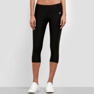 WRAP AROUND CAPRI LEGGING - BLACK by KENNETH COLE